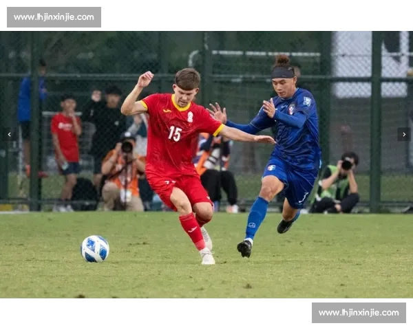 世预赛惊魂:奥塞战球场突现深洞中断 6 分钟 世预赛惊魂:奥塞战球场突现深洞中断 6 分钟