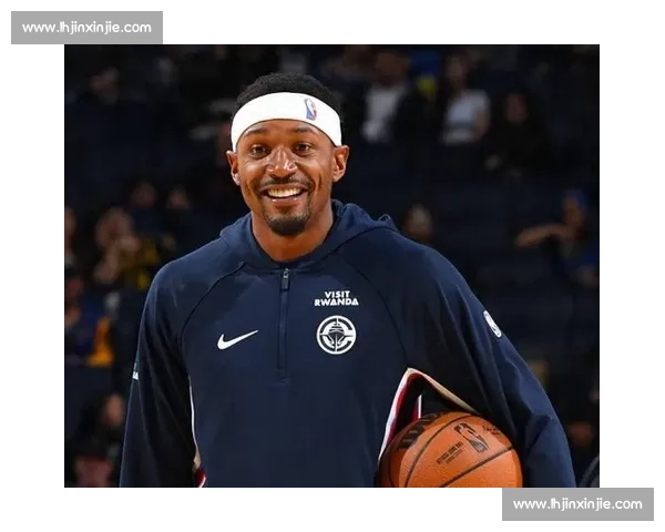 快船豪组三巨头冲击总冠军!比尔保罗联手哈登能否终结队史冠军荒? 快船豪组三巨头冲击总冠军!比尔保罗联手哈登能否终结队史冠军荒?